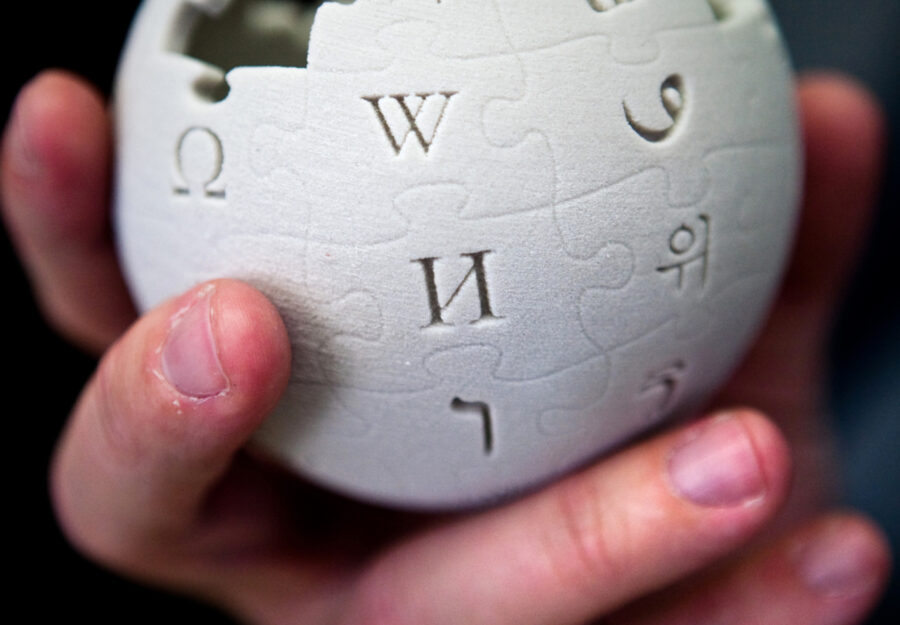 Wikipedia and democracy